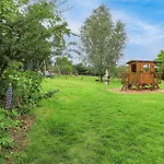 1 Bedroom Lovely In *